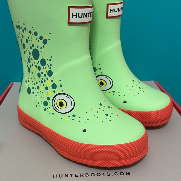 Hunter NWT baby boy or girl size 5 green chameleon character rain boots! - Picture 7 of 11